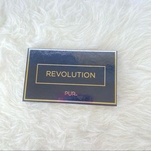PÜR Revolution  Mini Eyeshadow Palette